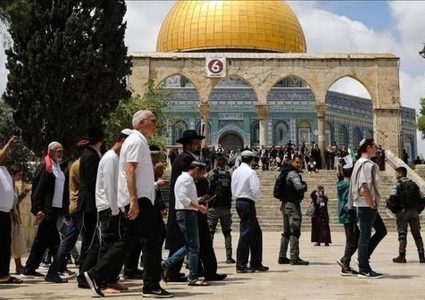 مستوطنون يقتحمون الاقصى بحماية مشددة من شرطة الاحتلال