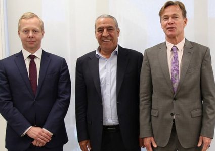 الشيخ يطلع المبعوث الأوروبي لعملية السلام على آخر المستجدات السياسية