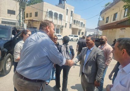 وفد أمريكي يطلع على انتهاكات الاحتلال في سبسطية