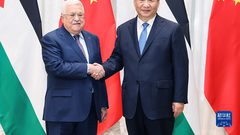 الرئيس عباس يجتمع مع الرئيس الصيني