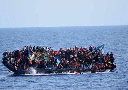 عشرات القتلى ومئات المفقودين بانقلاب زورق في اليونان