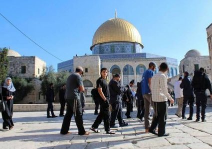 مستوطنون يقتحمون المسجد الأقصى