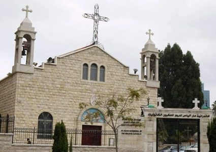 غضب مسيحي من اعتداء المستوطنين على كنيسة مار إلياس في حيفا