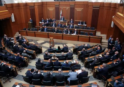 نائب رئيس مجلس النواب اللبناني يقترح إجراء انتخابات نيابية مبكرة