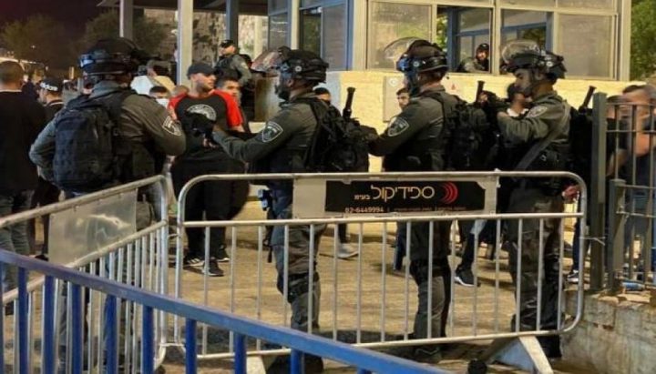 قوات الاحتلال تعتدي على طفل ويعتقله في بلدة عرابة جنوب جنين