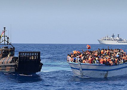 أكثر من 10 آلاف مهاجر عبروا قناة المانش إلى بريطانيا منذ مطلع 2023