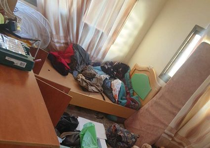 الاحتلال يعبث بمحتويات منزل المحرر عاصم أبو الهيجا بعد اعتقاله في جنين