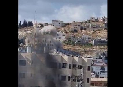 لأول مرة منذ عشرين عاما .. جيش الاحتلال يلجأ لطائرات الاباتشي لقصف مخيم جنين