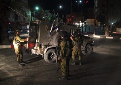 قوات الاحتلال تعتقل طفلا من بلدة الرام شمال القدس