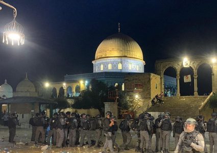 قوات الاحتلال تقتحم المصلى القبلي بالمسجد الأقصى المبارك