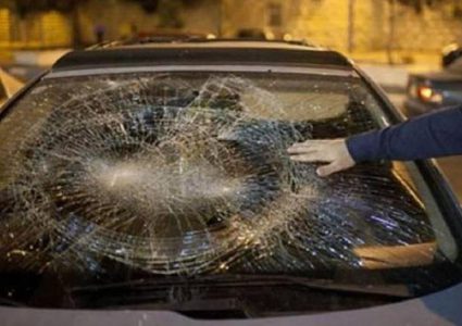 مستوطنون يرشقون مركبات المواطنين بالحجارة غرب أريحا