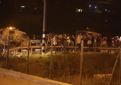 مستوطنون يهاجمون المواطنين ومركباتهم قرب رام الله