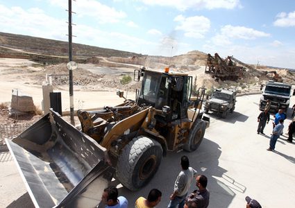 جرافات الاحتلال تقتحم حي العباسية في سلوان