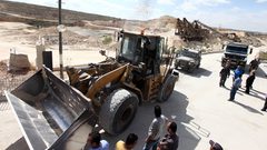 جرافات الاحتلال تقتحم حي العباسية في سلوان