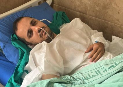 مستشفى النجاح: الوضع الصحي للصحفي حازم ناصر مستقر