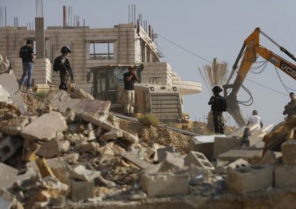 قوات الاحتلال تهدم منزلا في بلدة سلوان