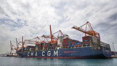 إيرادات قناة السويس بلغت 9.4 مليار دولار في السنة المالية الحالية