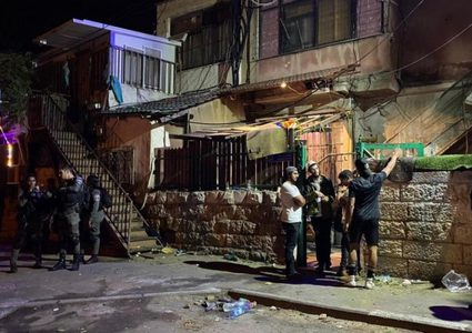 مستوطنون يهاجمون منازل المواطنين جنوب الخليل