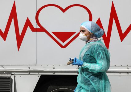 عيادة متنقلة في الأردن تشجع السكان على الإقلاع عن التدخين