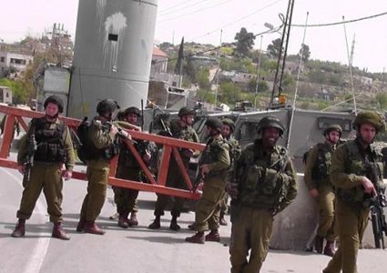 قوات الاحتلال تحتجز شابين من عرابة وتقتحم يعبد جنوب جنين