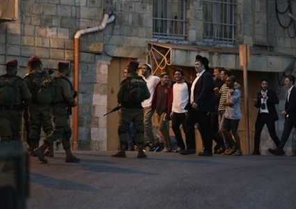 مستوطنون يهاجمون منازل المواطنين في سنجل شمال رام الله