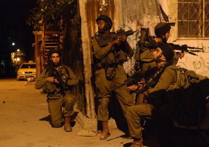 بيت لحم : إصابة شاب بالرصاص الحي واعتقال فتى في مخيم الدهيشة