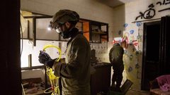 أعمال زرع المتفجرات في منزل عائلة الأسير كمال جوري بمدينة نابلس