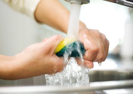 دراسة حديثة تكشف فوائد صحية للقيام بأعمال المنزل