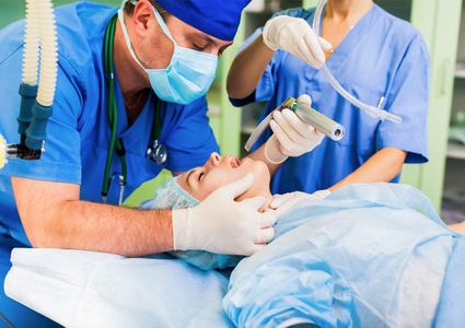 "العناية التنفسية".. برنامج جديد تطرحه كلية الطب وعلوم الصحة في جامعة النجاح