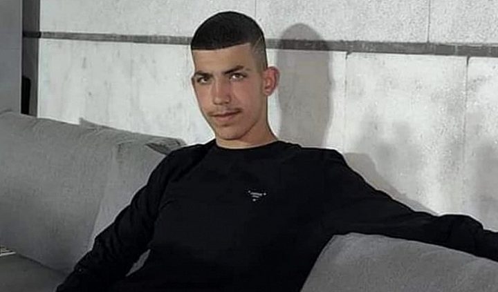 مصرع فتى كان يقود درّاجة كهربائيّة بحادث طرق في حيفا