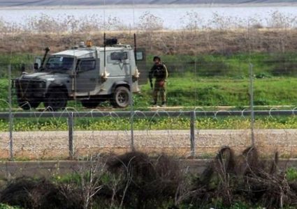 قوات الاحتلال تستهدف المزارعين جنوب شرق قطاع غزة