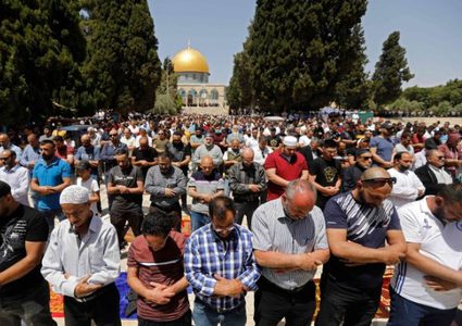 50 ألف مُصل يؤدون صلاة الجمعة في المسجد الأقصى