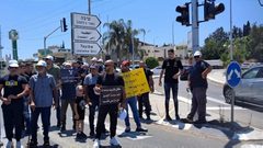 المئات يتظاهرون في الطيبة ضد سياسة مصادرة الأراضي