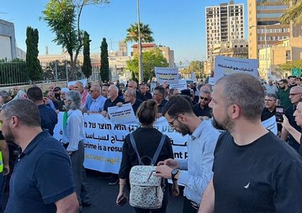 حيفا: الآلاف يتظاهرون ضد استفحال الجريمة وتواطؤ شرطة الاحتلال