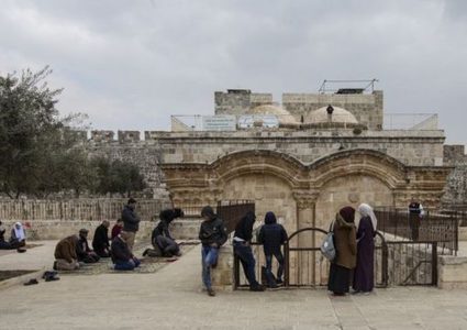 الاحتلال يعتقل 3 شبان من مصلى باب الرحمة