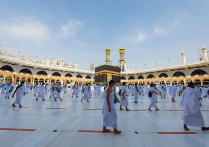 ضيوف الرحمن يستعدون غداً ليوم التروية في رحلتهم الروحانية