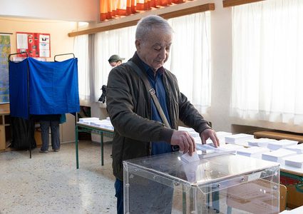 اليونانيون يدلون بأصواتهم في ثاني انتخابات عامة خلال أقل من شهرين