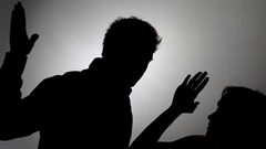 جسر الزرقاء: اعتقال شخص بتهمة الاعتداء على زوجته وطعنها بالسكين