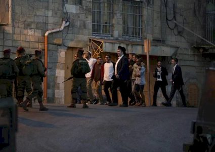 مستوطنون يهاجمون المواطنين في قرية ياسوف شرق سلفيت