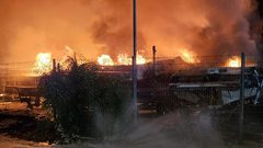 طبرية: مجهولون يضرمون النيران في ما يقارب 15 قاربًا للصيد