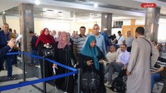 مغادرة الحجاج الحاصلين على مكرمة خادم الحرمين لذوي الشهداء والأسرى عبر معبر رفح