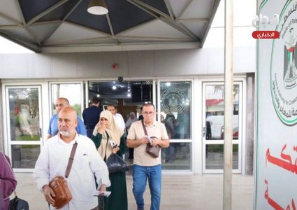 مغادرة الحجاج الحاصلين على مكرمة خادم الحرمين لذوي الشهداء والأسرى عبر معبر رفح