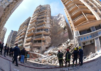 انهيار مبنى مكون من 13 طابقا في الإسكندرية