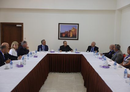 أبو ردينة لوفد من الكونغرس الأميركي: سياسات الاحتلال العدوانية ستفجر المنطقة