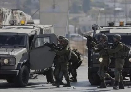 مواجهات خلال اقتحام الاحتلال الخليل ومداهمة منازل فيها