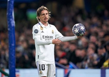 لوكا مودريتش يحسم الجدل مع ريال مدريد ويعلن موقفه بشكل نهائي