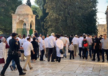 مستوطنون ينصبون خياما في أراضي دير شرف غرب نابلس