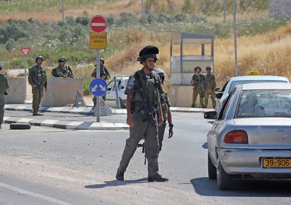 قوات الاحتلال تنصب حاجزا عسكريا على مدخل بورين