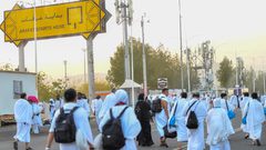 توافد ضيوف الرحمن  إلى صعيد عرفات لأداء ركن الحج الأعظم