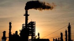 النفط يرتفع بعد هبوط لمخزونات الخام الأميركية